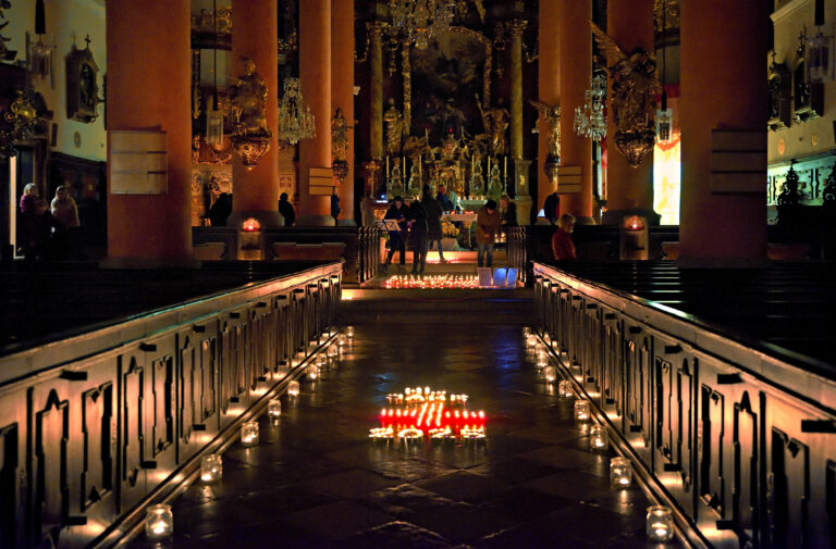  Ein Lichtweg zu den Sakramenten: Die Nacht der 1000 Lichter